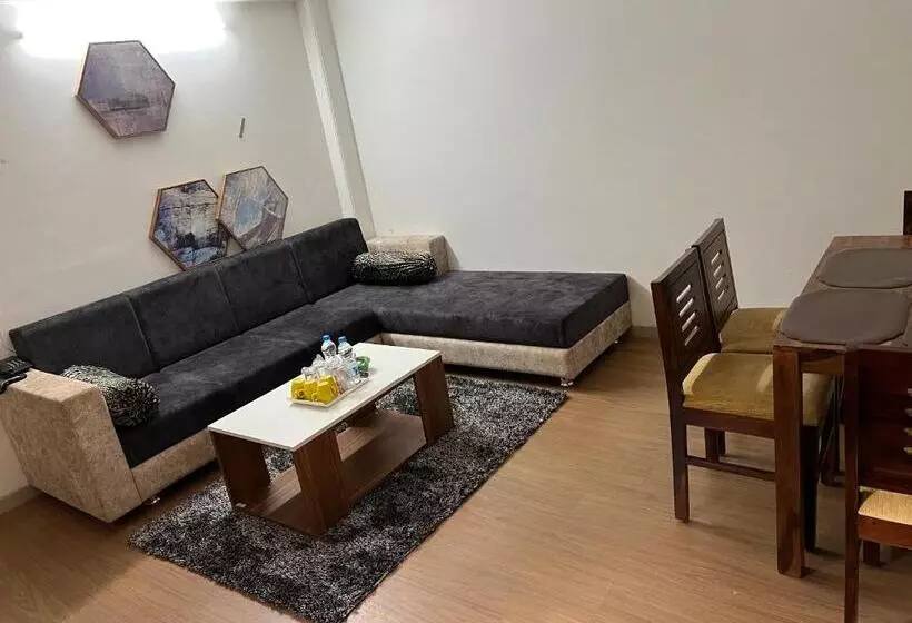 Hotelli Niraj International