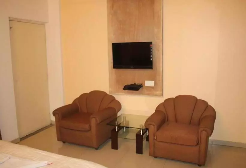 Hotelli Niraj International