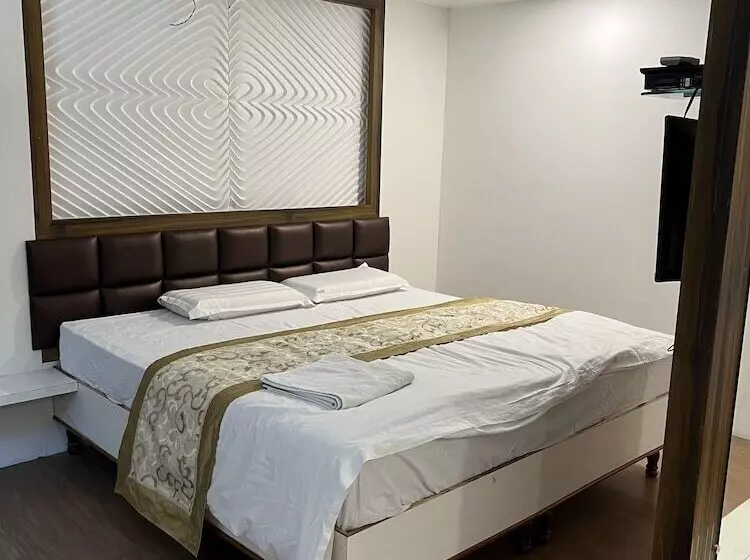 Hotelli Niraj International