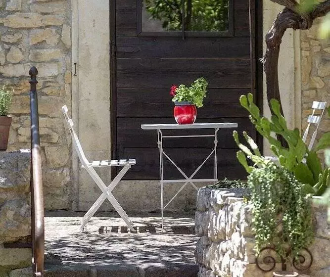 Maaseutuhotelli Masseria Fortificata Lo Zafferaneto