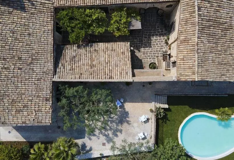 Maaseutuhotelli Masseria Fortificata Lo Zafferaneto