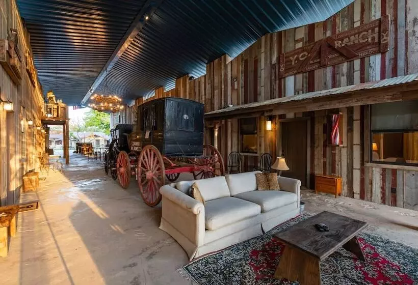 Maaseutuhotelli Y.o. Ranch Headquarters