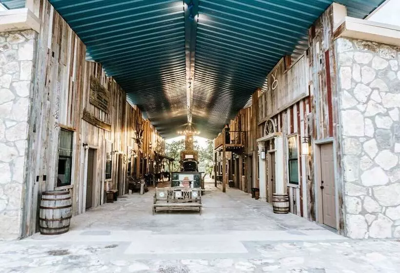 Maaseutuhotelli Y.o. Ranch Headquarters