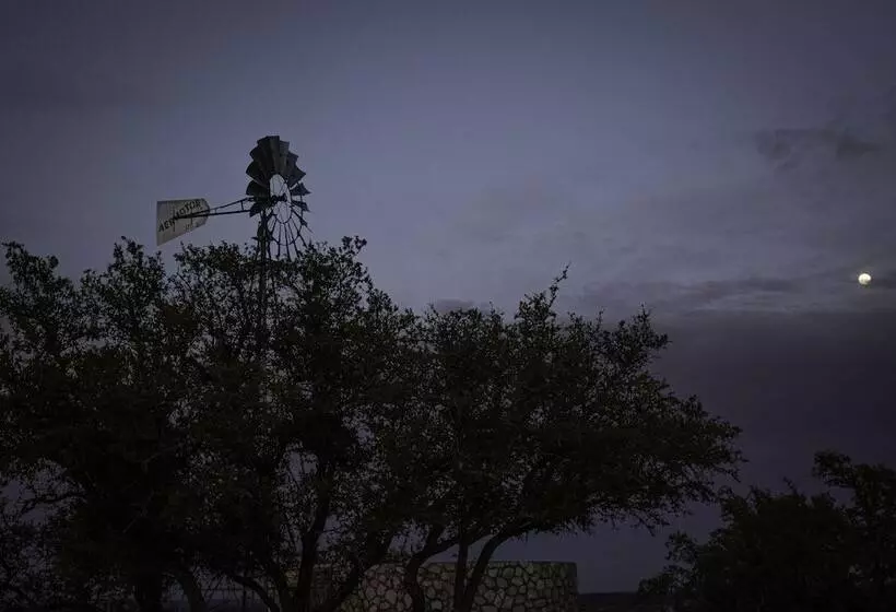 Maaseutuhotelli Y.o. Ranch Headquarters