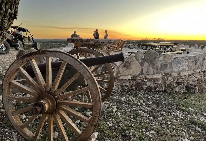 Maaseutuhotelli Y.o. Ranch Headquarters