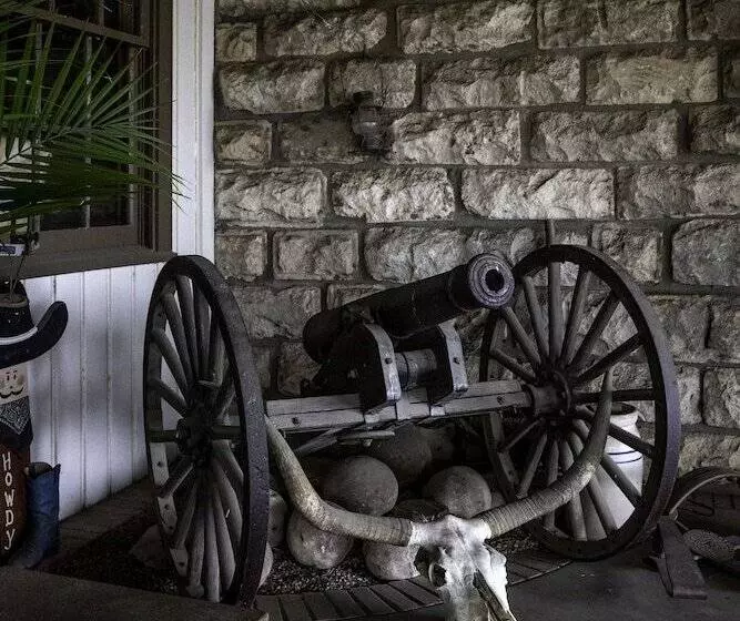 Maaseutuhotelli Y.o. Ranch Headquarters