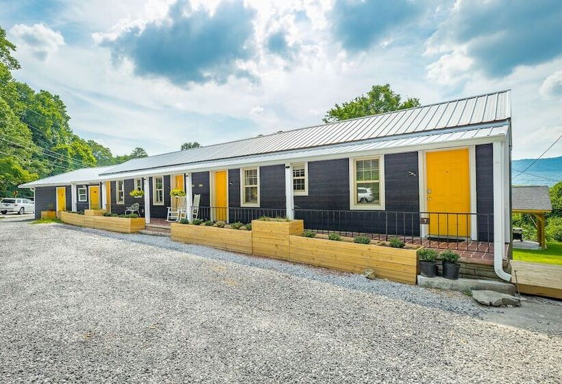 בית מלון כפרי The Lodge At Lookout Mountain