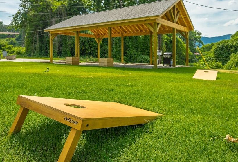 בית מלון כפרי The Lodge At Lookout Mountain