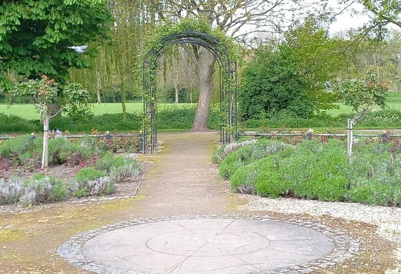 住所  Charming 4 Bed Victorian House In Retford