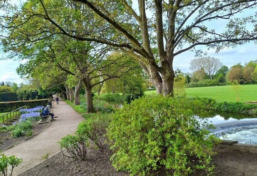 住所  Charming 4 Bed Victorian House In Retford