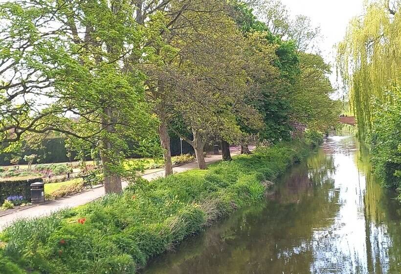 住所  Charming 4 Bed Victorian House In Retford