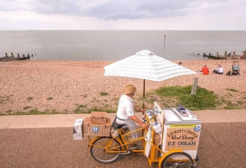 Резиденция Perfect Location, Dog Friendly Beautiful Home