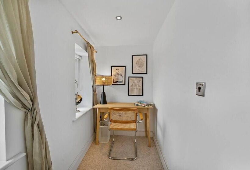 Резиденция Perfect Location, Dog Friendly Beautiful Home