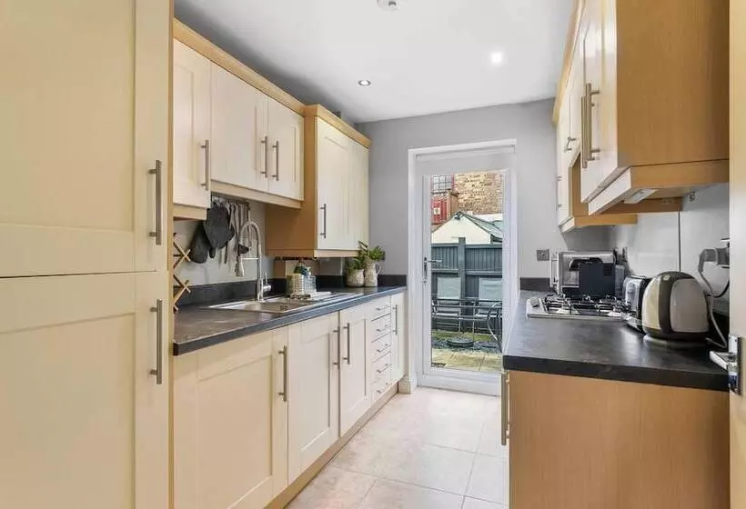 Residenssi Perfect Location, Dog Friendly Beautiful Home