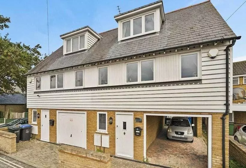 Residenssi Perfect Location, Dog Friendly Beautiful Home