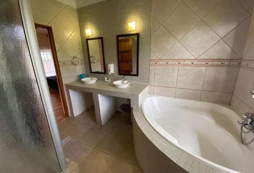 Hotelli Riverbend Berg Lodge Rooms