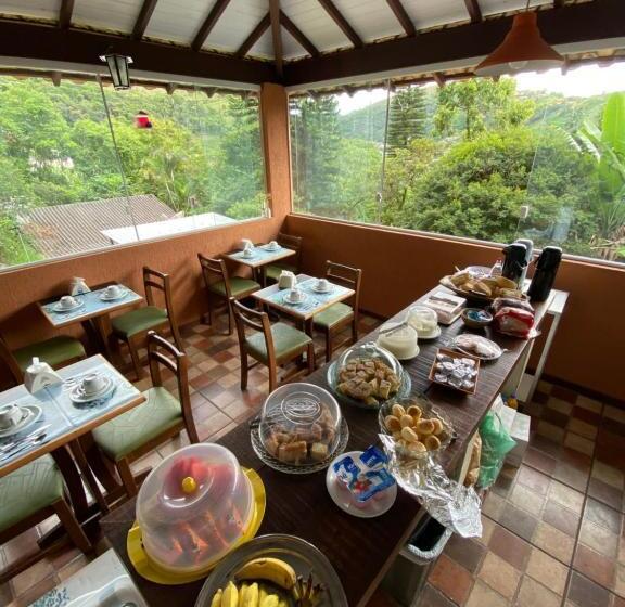 Bed & Breakfast Itaipava Cama E Café