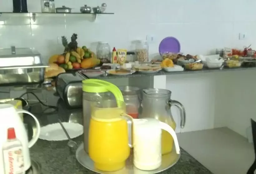 簡易ホテル Pousada Salvador