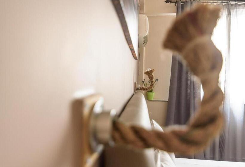 Achillion Hotel Piraeus