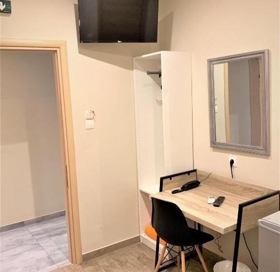 Achillion Hotel Piraeus