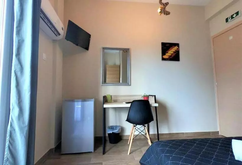 Achillion Hotel Piraeus