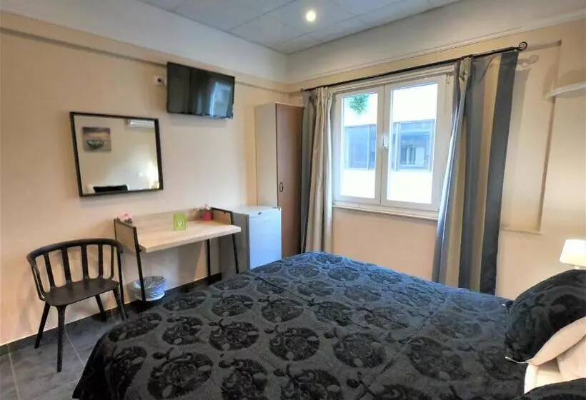 Achillion Hotel Piraeus