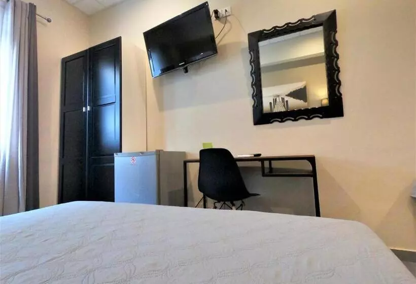 Achillion Hotel Piraeus