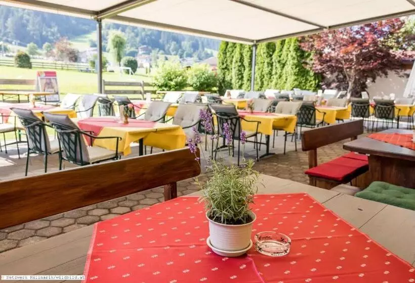 Hotelli Alpenhof
