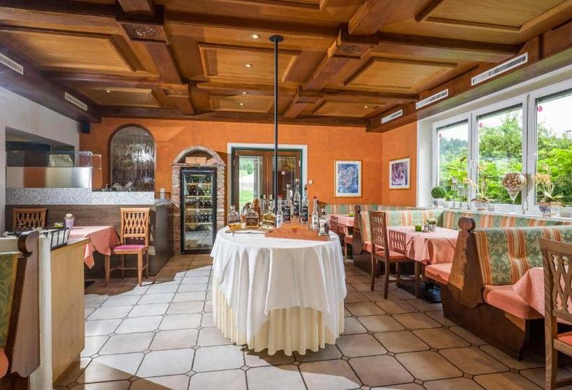 בית מלון כפרי Alpenhof