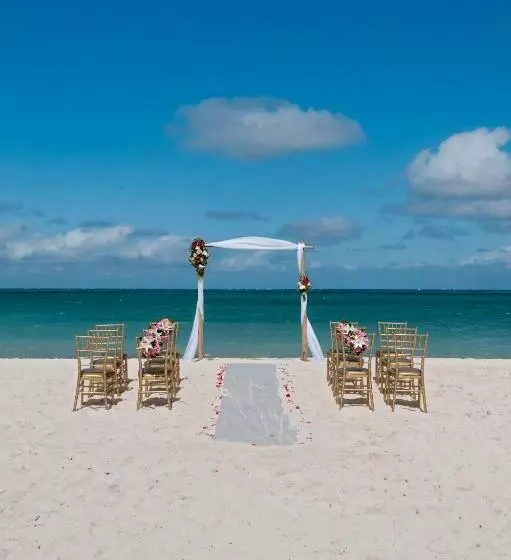 هتل Courtyard By Marriott Nassau Downtown/junkanoo Beach