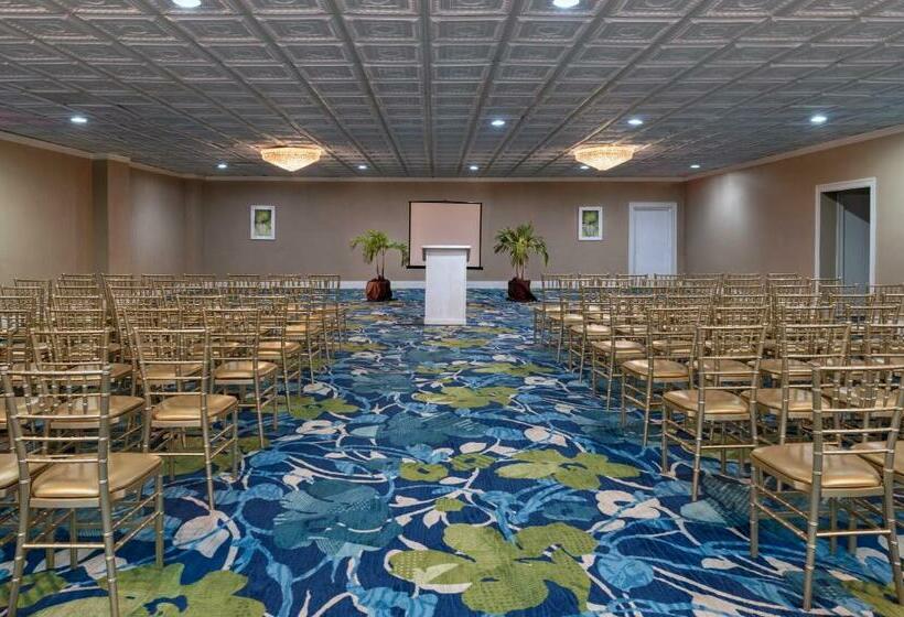 هتل Courtyard By Marriott Nassau Downtown/junkanoo Beach