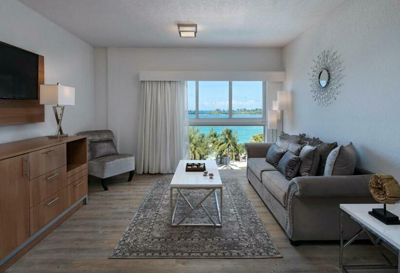 هتل Courtyard By Marriott Nassau Downtown/junkanoo Beach