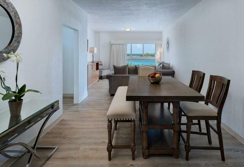 هتل Courtyard By Marriott Nassau Downtown/junkanoo Beach