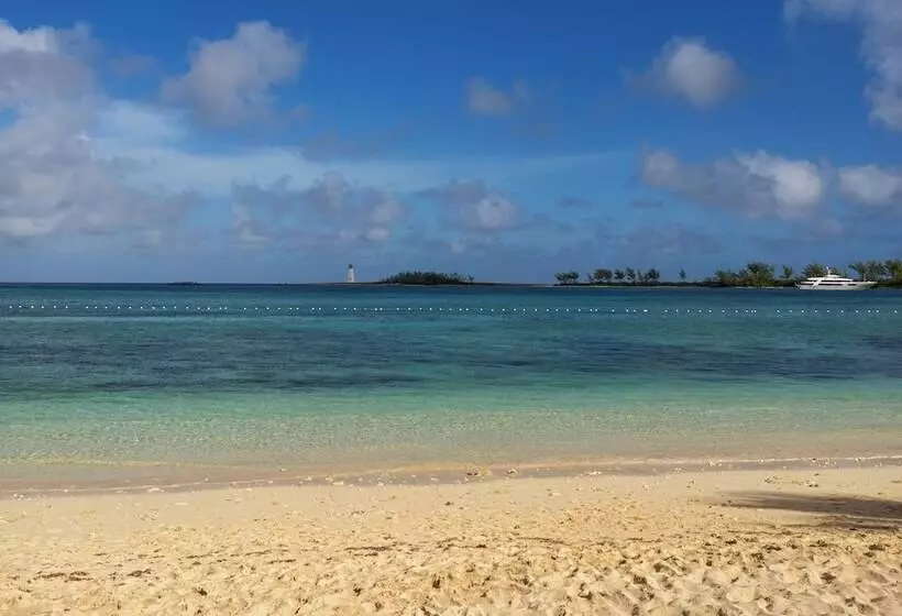 هتل Courtyard By Marriott Nassau Downtown/junkanoo Beach