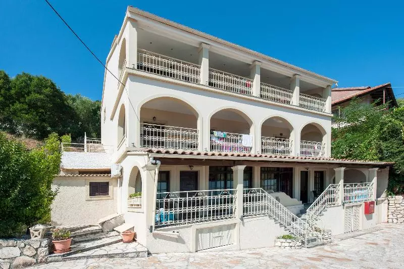 ホテル Dimitrios Apartments