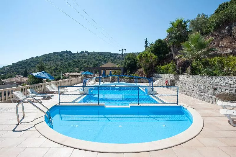 ホテル Dimitrios Apartments