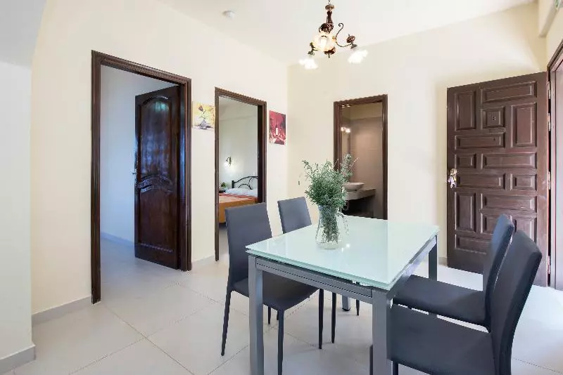 ホテル Dimitrios Apartments