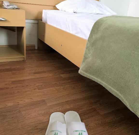 Fotos del hotel Family:  23