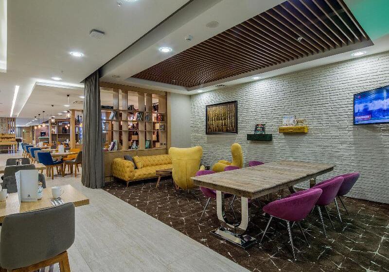 هتل Holiday Inn Antalya   Lara, An Ihg