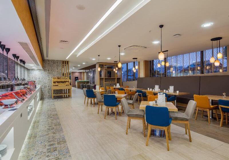 هتل Holiday Inn Antalya   Lara, An Ihg