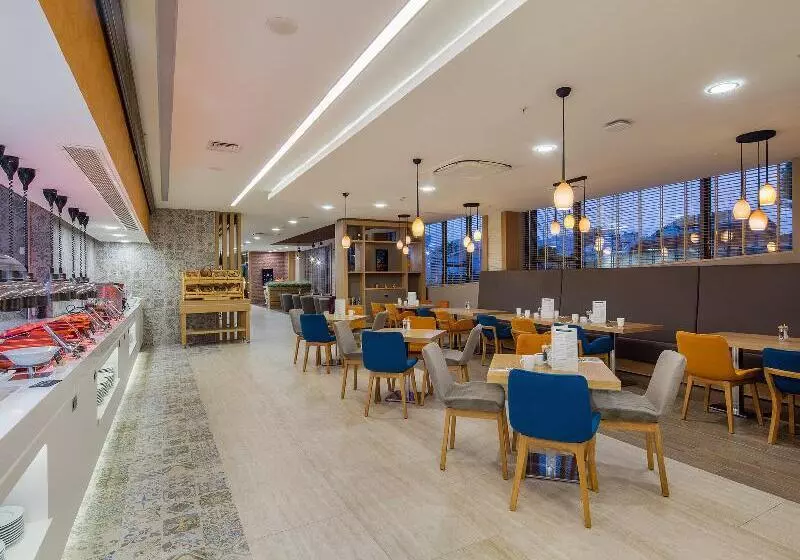هتل Holiday Inn Antalya   Lara, An Ihg