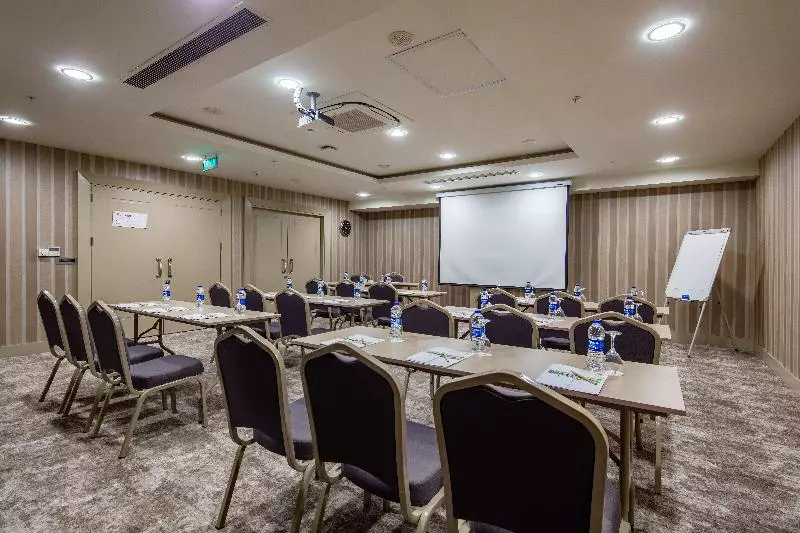 هتل Holiday Inn Antalya   Lara, An Ihg