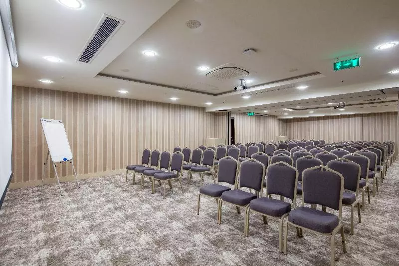 هتل Holiday Inn Antalya   Lara, An Ihg