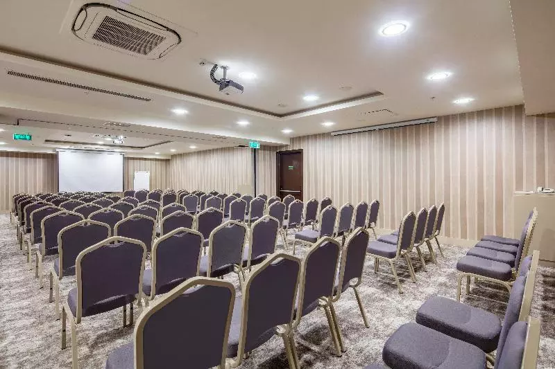 هتل Holiday Inn Antalya   Lara, An Ihg