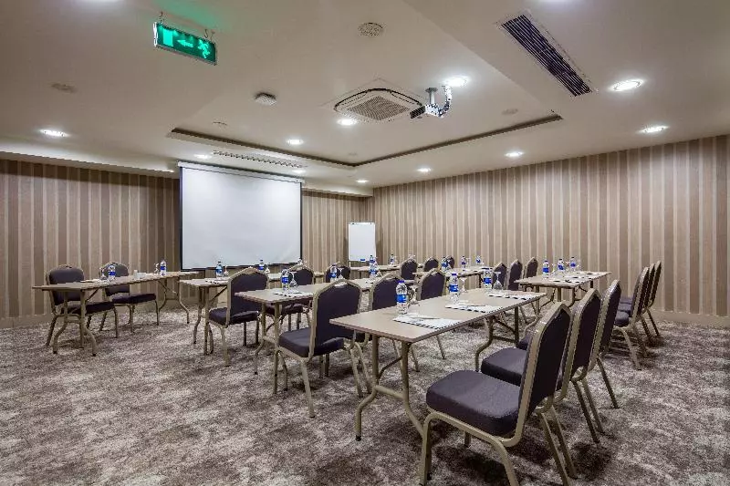 هتل Holiday Inn Antalya   Lara, An Ihg