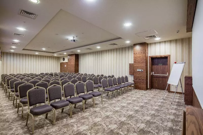 هتل Holiday Inn Antalya   Lara, An Ihg