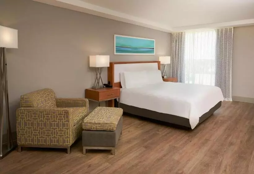 هتل Doubletree By Hilton Miami North I 95