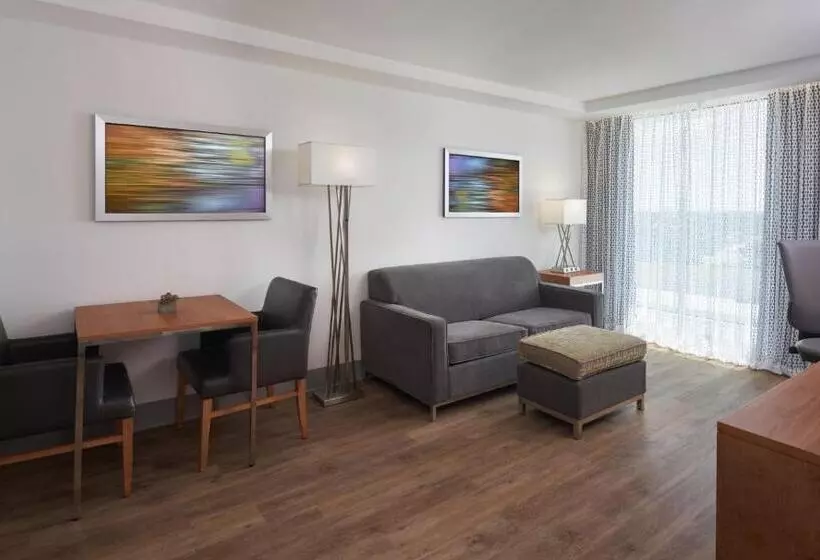 هتل Doubletree By Hilton Miami North I 95