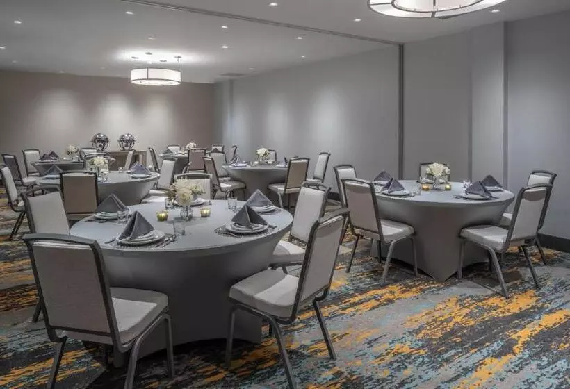 هتل Doubletree By Hilton Miami North I 95