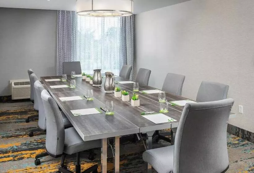 هتل Doubletree By Hilton Miami North I 95